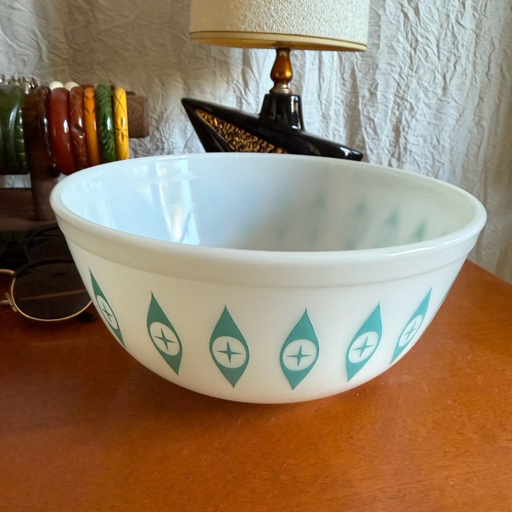 Vintage RARE 1950’s Atomic Eye Mid Century Pyrex White Bowl with Teal Pattern